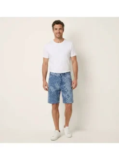Short en coton mélangé bleu à motifs pourvu d'une coupe droite