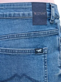 Short en coton mélangé indigo uni avec une coupe slim à zip et à bouton