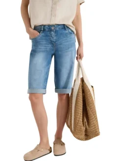 Short en coton mélangé stone uni pourvu d'un aspect délavé et d'un coupe droite