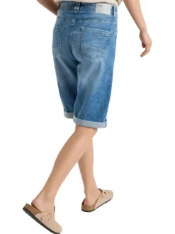 Short en coton mélangé stone uni pourvu d'un aspect délavé et d'un coupe droite