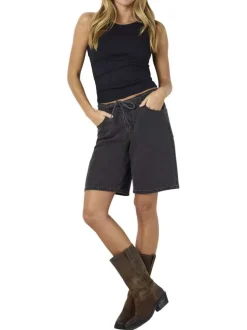 Short en coton noir uni avec une coupe droite et de multiples poches