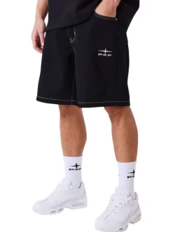 Short en coton noir uni pourvu de multiples poches et d'une coupe droite