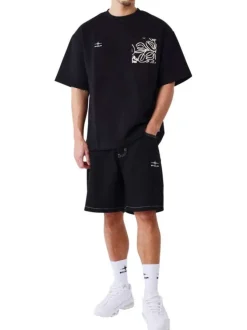Short en coton noir uni pourvu de multiples poches et d'une coupe droite