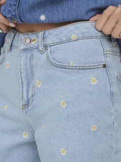 Short en coton stone uni pourvu d'une coupe droite et de multiples poches
