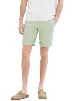 Short en coton vert uni avec une coupe chino et des poches latérales