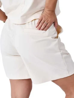 Short en jogging écru imprimé avec 3 poches et coeur blanc brodé