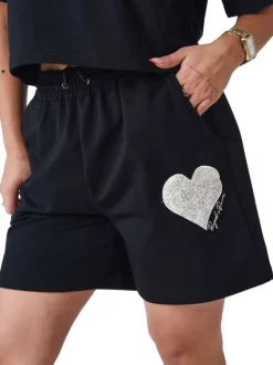 Short en jogging noir imprimé avec coeur blanc brodé et 3 poches