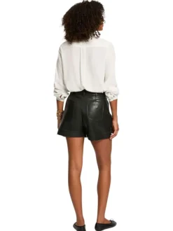 Short en simili cuir noir uni à coupe droite avec une ceinture