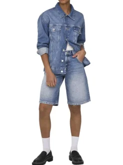 Short long en coton bleu uni avec une coupe large à zip et à bouton