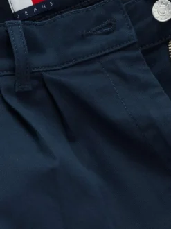 Short marine uni en coton biologique avec une coupe droite et passants