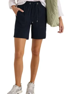 Short marine uni pourvu d'une coupe large et d'une taille intermédiaire