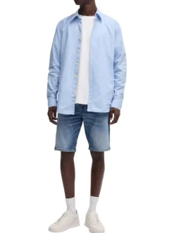Short 5 poches en coton bleu délavé avec une coupe regular fit