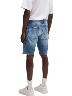 Short 5 poches en coton bleu délavé avec une coupe regular fit