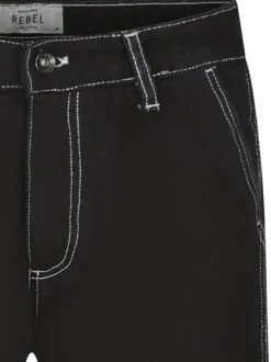 Short 5 poches en coton noir uni avec une coupe droite et des passants