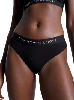 Slip noir uni avec nom de la marque inscrit sur la bande élastiquée