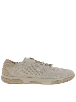 Sneakers beiges à semelle plate avec une fermeture à lacets ronds