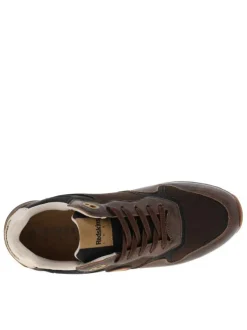 Sneakers brunes à talon plat avec des lacets avec patch côté externe