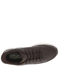 Sneakers chocolat à talon compensé bas et à slip-on avec lacets élastiqués