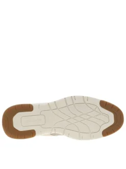 Sneakers en cuir beiges avec le bout et le talon en maille et à lacets ronds