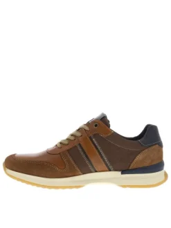 Sneakers en cuir camels et marrons avec des surpiqûres beiges à semelle plate