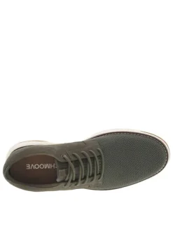 Sneakers en cuir kakis avec le bout et le talon en maille et à lacets ronds