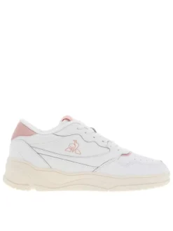Sneakers multisport blanches et rose pâle à talon plat et à lacets plats blancs