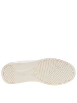 Sneakers multisport blanches et rose pâle à talon plat et à lacets plats blancs