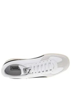 Sneakers multisport en cuir de vachette blanches plates avec des lacets plats