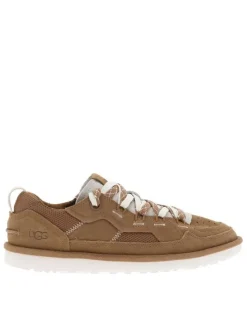 Sneakers naturelles en cuir avec un talon plat et des lacets blancs et marron