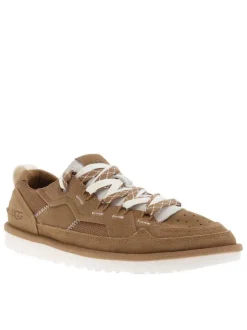 Sneakers naturelles en cuir avec un talon plat et des lacets blancs et marron