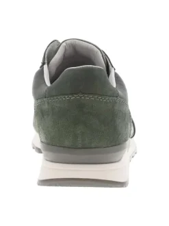 Sneakers olive en cuir perforé avec semelle blanche et grise et des lacets plats