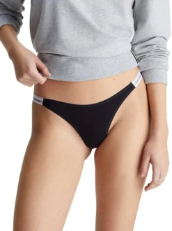 String en coton noir uni avec une taille haute et détail élastiqué
