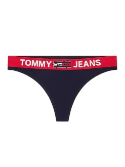 String marine uni avec ceinture rouge unie et nom de la marque imprimé