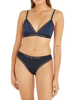 String marine uni avec une coupe ajustée et à détails en dentelle