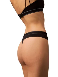 String noir uni avec une taille élastiquée et des liserés sur le haut