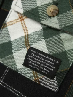 Surchemise en coton biologique vert à motif écossais avec un col à rabats