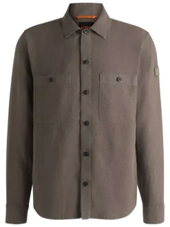 Surchemise en lin marron unie avec une coupe regular fit et un col à revers