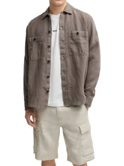 Surchemise en lin marron unie avec une coupe regular fit et un col à revers