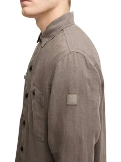 Surchemise en lin marron unie avec une coupe regular fit et un col à revers