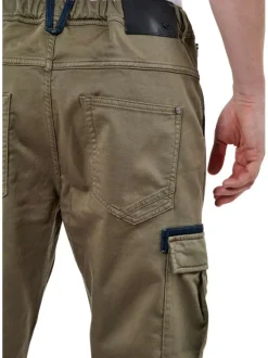 Surchemise en lin noire unie avec une coupe droite et un col à revers