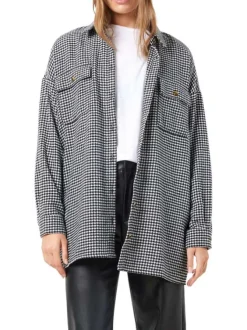 Surchemise noire avec un imprimé pied de poule une coupe oversize et des poches