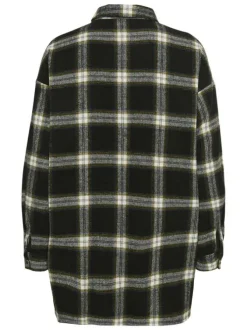 Surchemise noire à carreaux blancs avec une coupe oversize et des poches