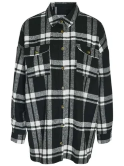 Surchemise noire à carreaux blancs avec une coupe oversize et des poches