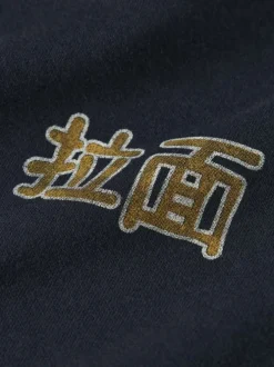 Sweat marine imprimé avec un col à capuche et une poche kangourou