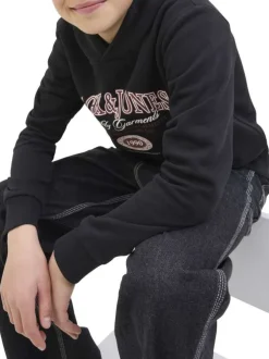 Sweat noir avec un motif un col à capuche et une coupe droite