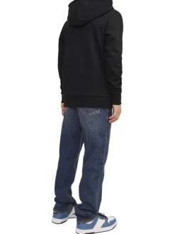 Sweat noir uni avec une coupe droite un col à capuche et des manches longues