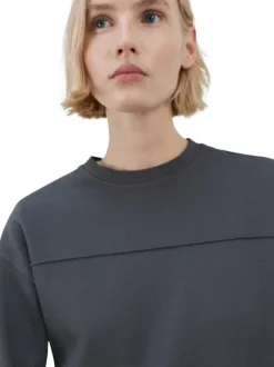 Sweat bleu gris uni en maille piquée avec une coupe droite et un col rond