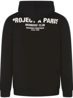 Sweat à capuche noir uni avec un bouton de fermeture et logo iconique