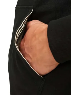 Sweat à capuche noir uni avec une coupe droite et une poche kangourou