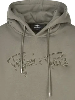 Sweat à capuche vert uni à coupe droite avec le nom de la marque brodé en relief